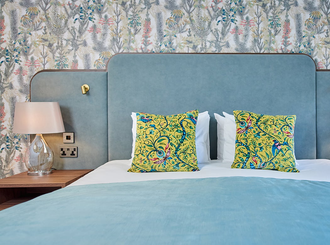 Heythrop Room Heythrop Park Mansion Rooms: Luxury and Heritage | Warner Hotels