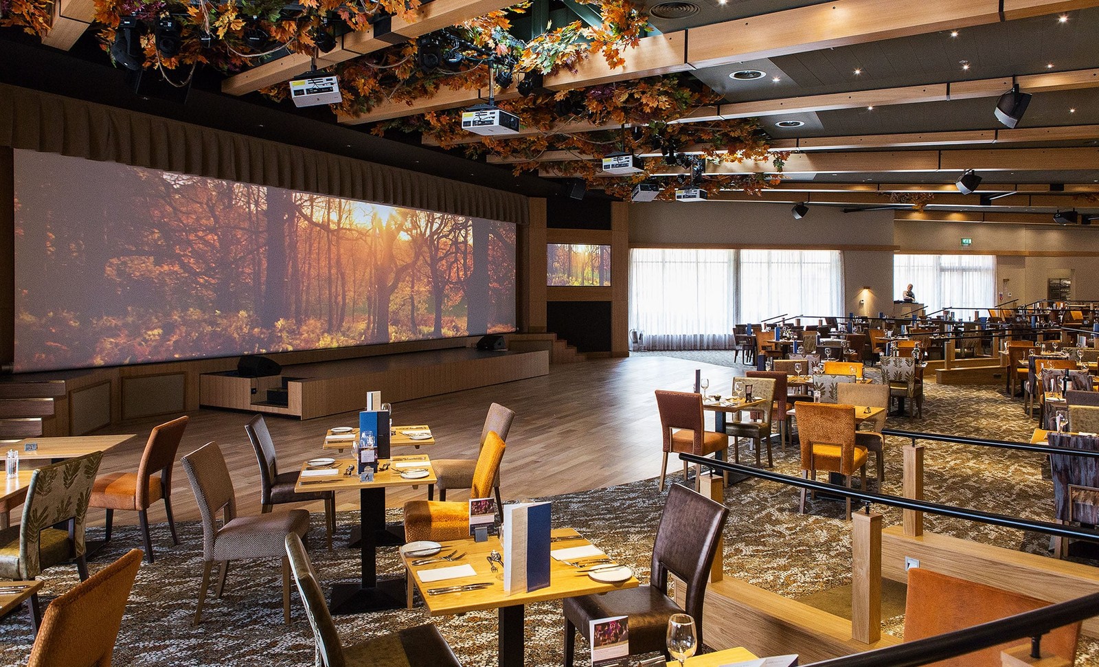 The Evesham restaurant is Studley Castle’s cabaret restaurant, where dining leads into entertainment. Tables are set for a delicious meal, with the stage ready to come alive afterwards.