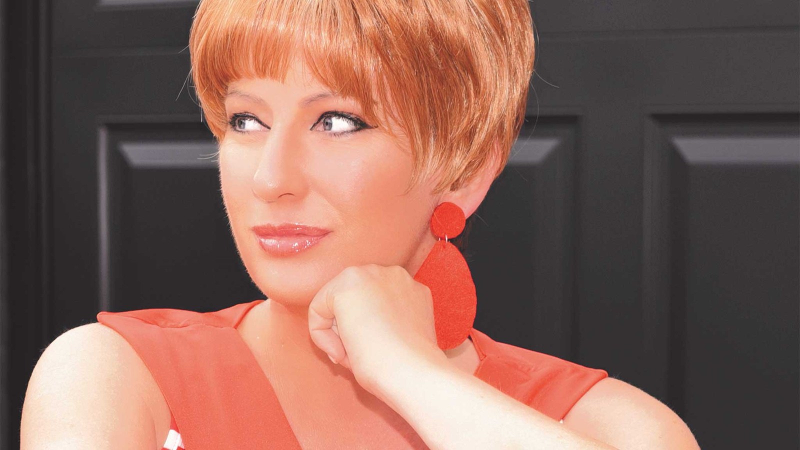 Nancy Ann Lee as Lulu – A dazzling tribute to the original UK Eurovision winner and pop icon behind “Boom Bang-a-Bang.”