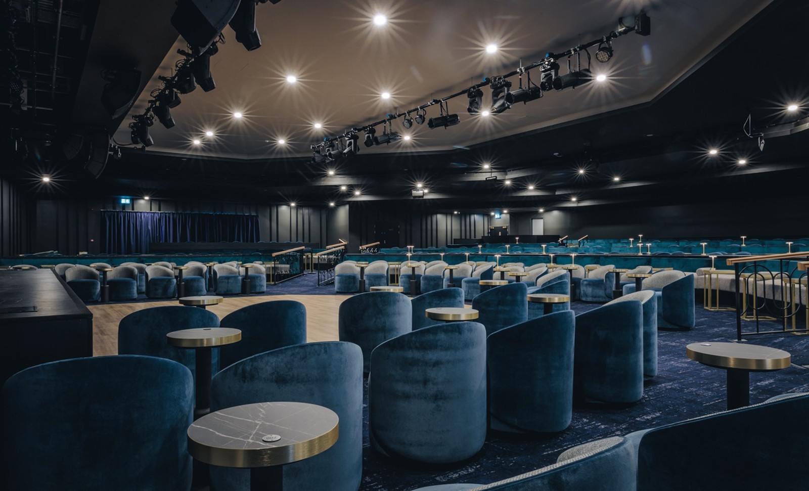 Step into the Live Lounge at The Runnymede on Thames, a purpose-built theatre venue where every seat guarantees you will be close to the action.