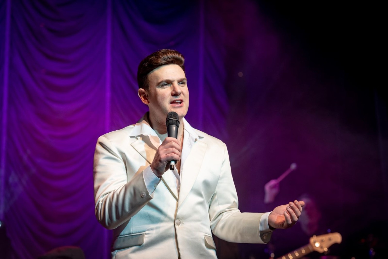 Stephen James stars in The Frankie Valli Story, delivering a thrilling tribute to the music and legacy of the Four Seasons frontman.