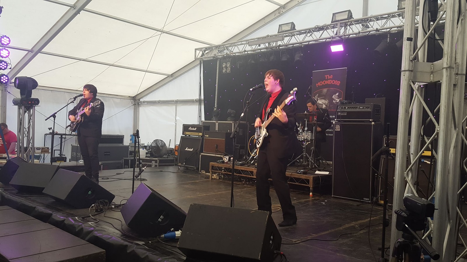 The Moondogs recreate the raw energy and infectious melodies of 60s beat music with authentic style and flair.