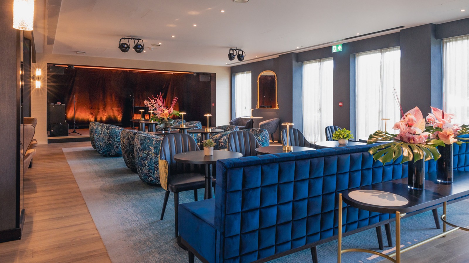 Enjoy a cocktail or two in the Live Lounge bar. An elegant yet relaxed space where drinks and conversation flow easily.