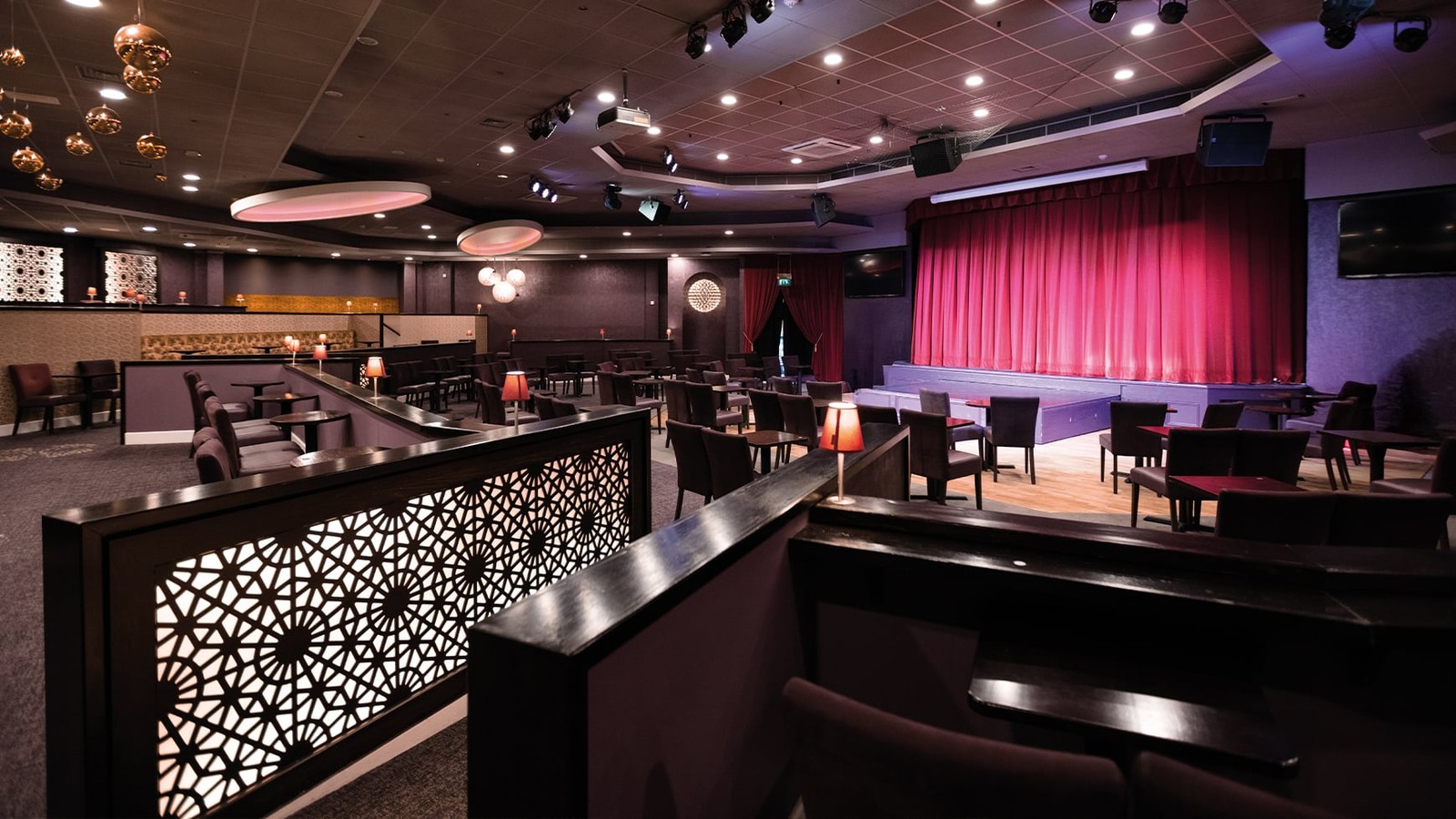In the evening, take your seat in the Late Lounge and get ready for an incredible show.