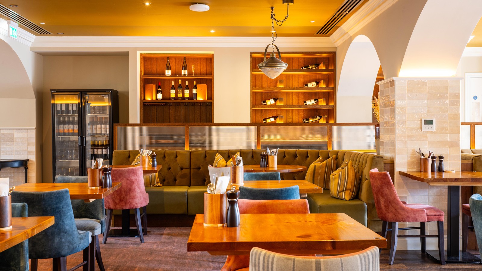 The Travelling Duke restaurant is one of three restaurants at Heythrop Park, where you can enjoy delicious a la carte breakfasts and comforting dinners.