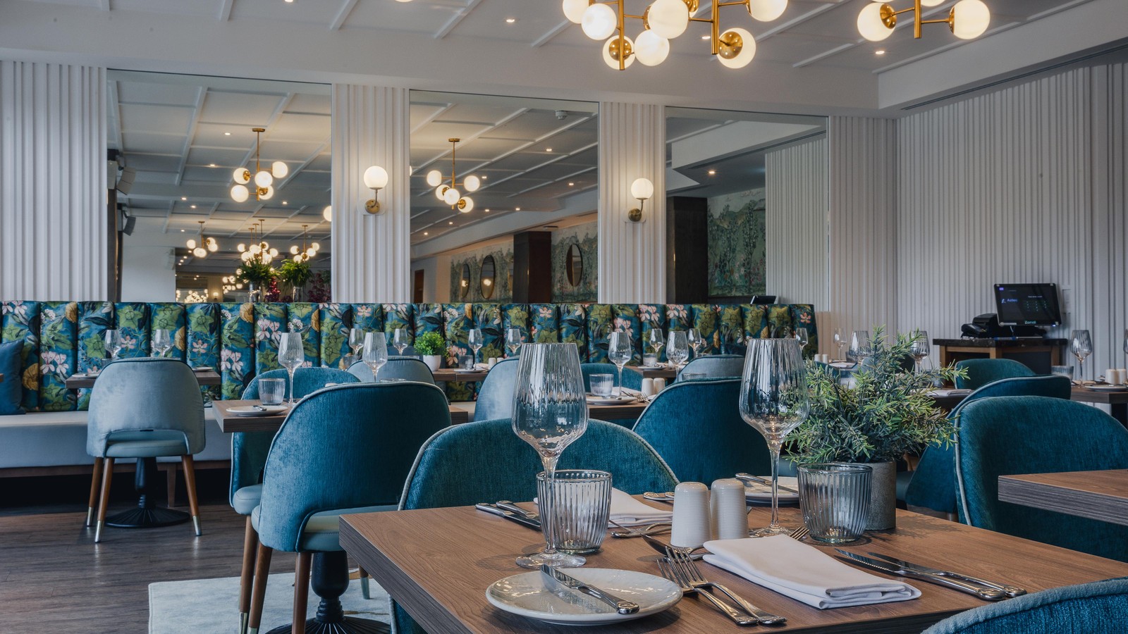Brasserie32: Our  à la carte dining restaurant is a popular choice as every meal here feels like a special occasion. Decor is modern and bright, creating a warm and welcoming atmosphere, enhanced by natural light from large windows that overlook Bell Weir Lock.