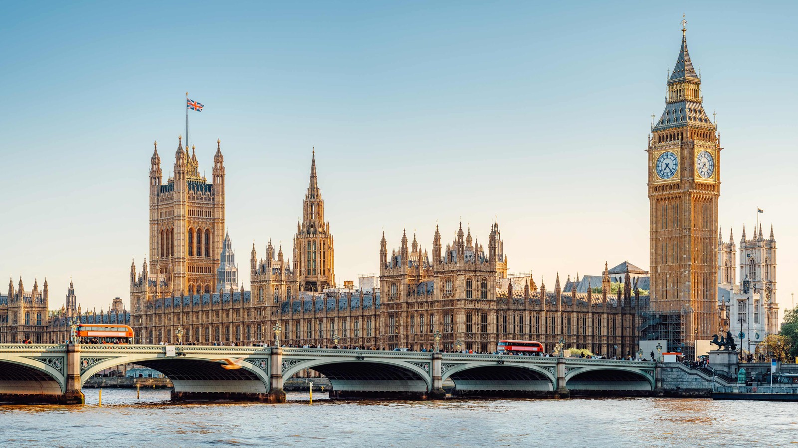 London’s iconic landmarks, including Big Ben, are within easy reach by train from Slough. Spend the day exploring the capital before returning to riverside calm.