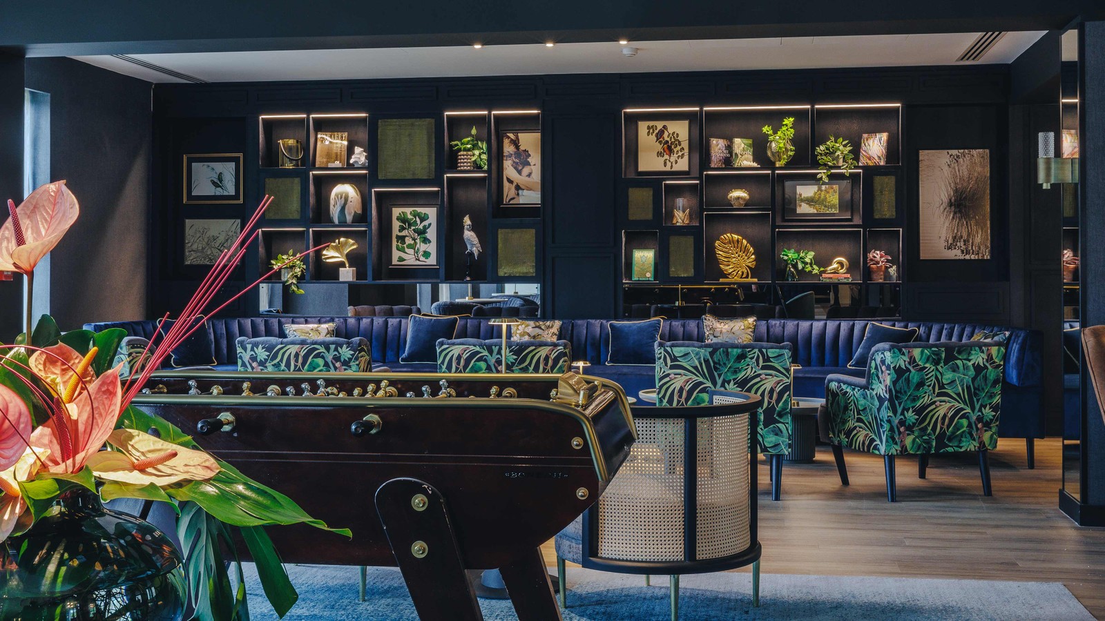 Comfortable and quietly glamorous, the Live Lounge is designed for sociable evenings. Settle in and enjoy the company of fellow guests.