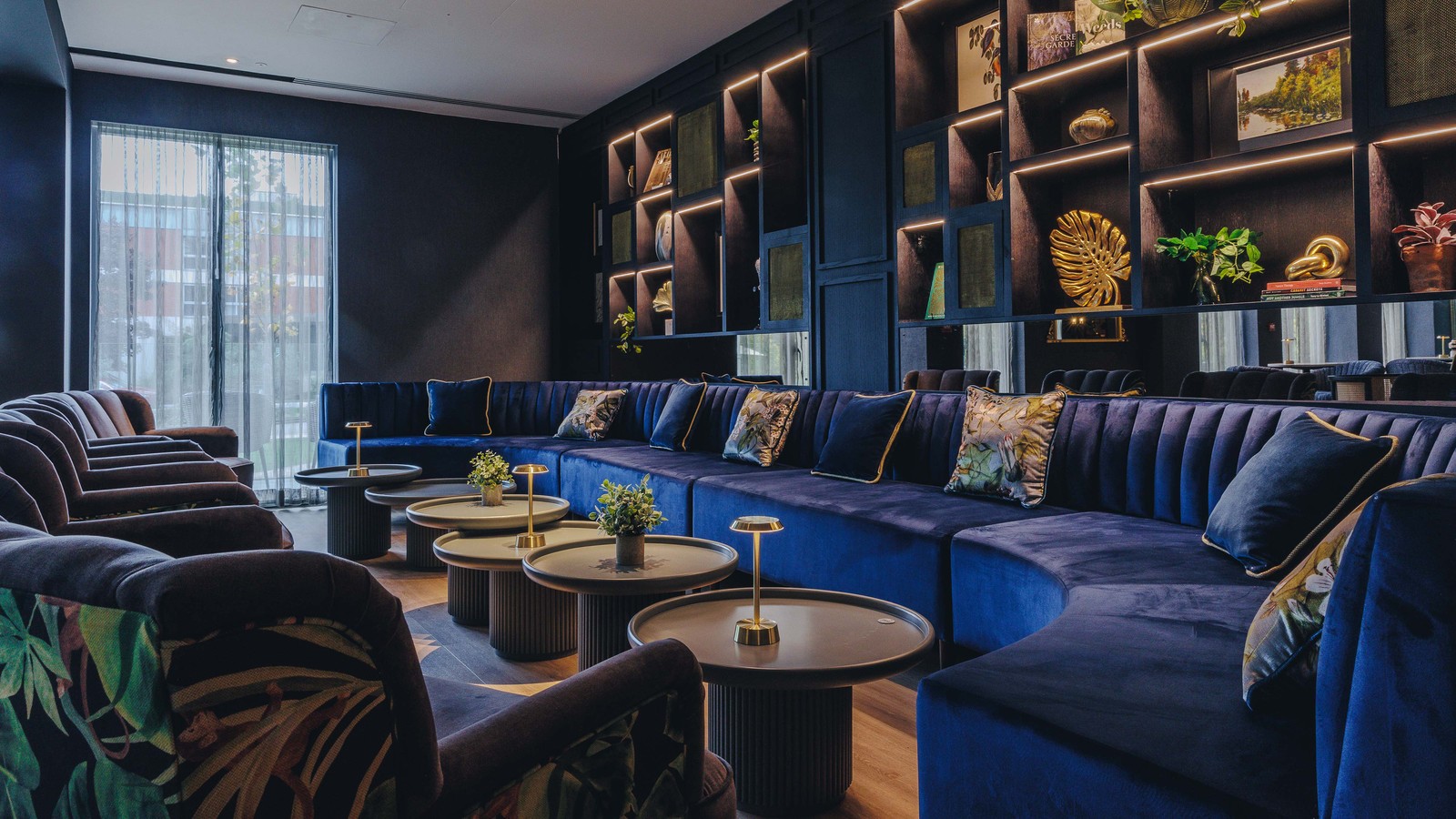 The Live Lounge bar is as glamorous as it is comfortable, with spaces designed to socialise and enjoy the company of friends and fellow guests.