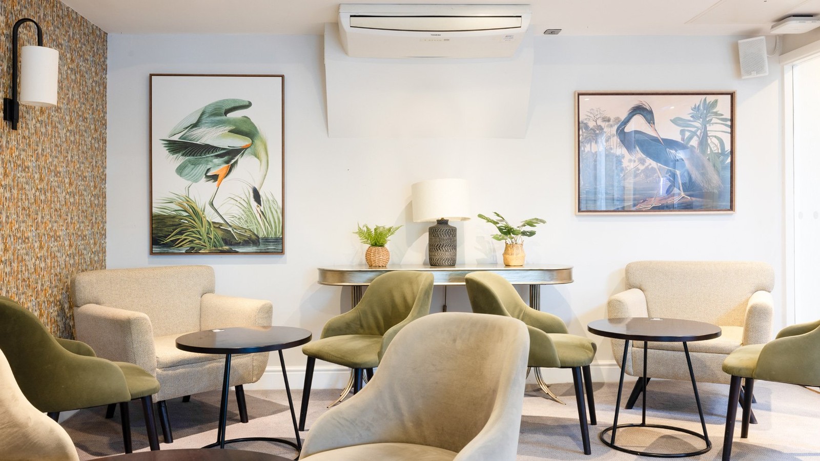 For light bites or a perfectly brewed coffee, settle into the Nest. With its cosy chairs and charming décor, it’s an inviting space to pause and relax.