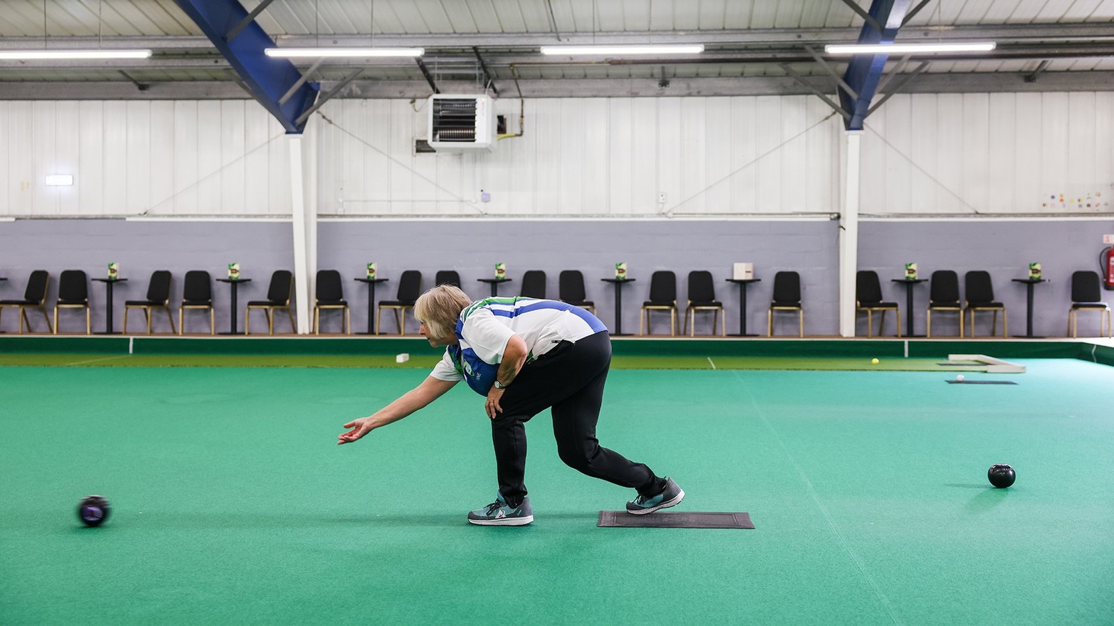 From casual games to competition bowls breaks, our indoor short mat bowling green is a hit with guests of every skill level.