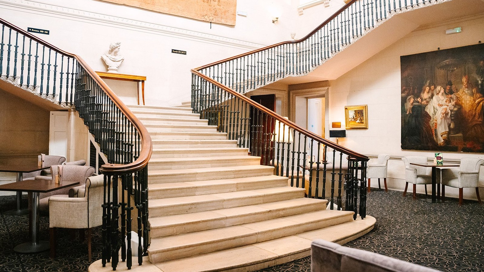 With its sweeping curves and historic elegance, the grand staircase is your gateway to first-floor historic rooms. Climbing it feels like travelling back in time, as though you’ve stepped into the set of From the Manor Born.