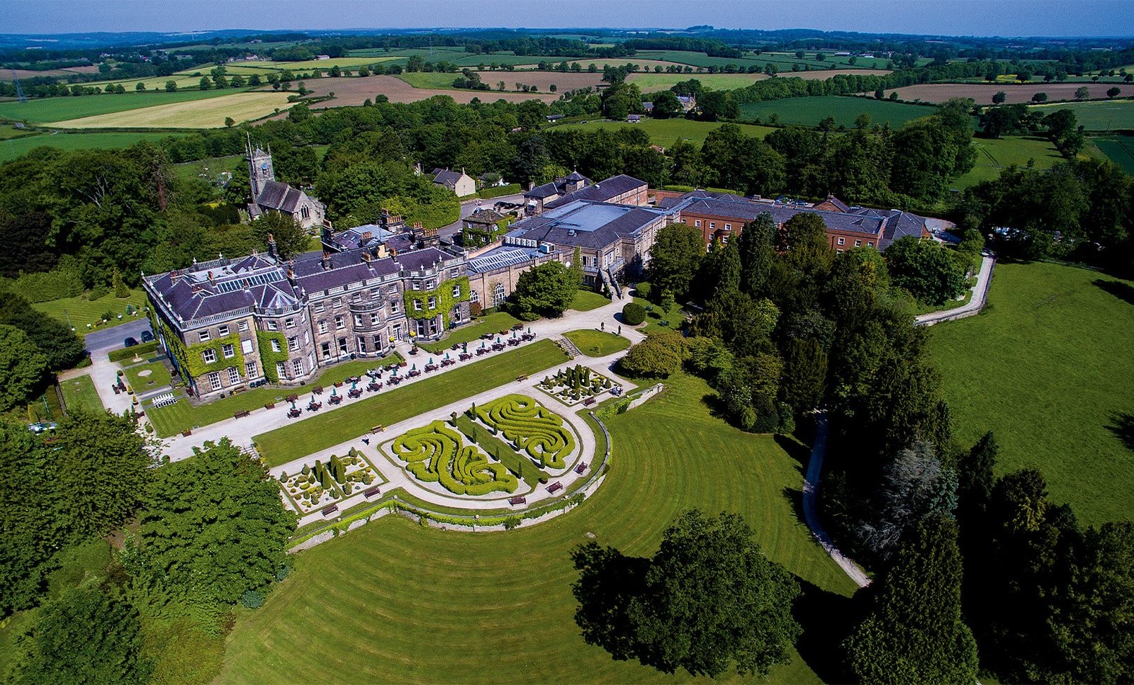 Surrounded by sprawling lawns and majestic trees, Nidd Hall is the perfect countryside escape. Who wouldn’t want to wander through this picture-perfect landscape?