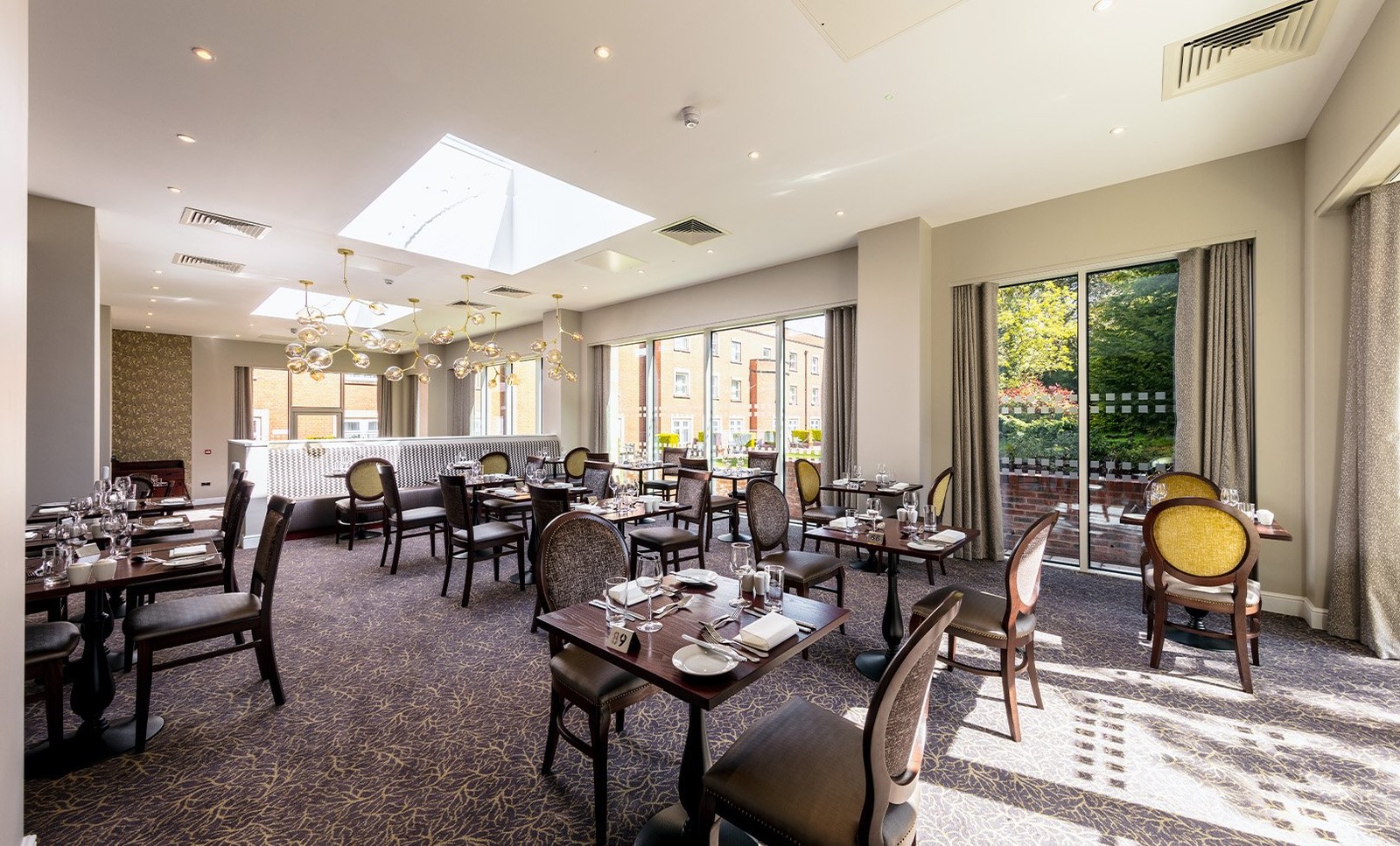 Savour sumptuous breakfasts and three-course dinners at the Market Kitchen restaurant - included with your stay. From the stylish décor to the welcoming ambience, every corner is designed for comfort.