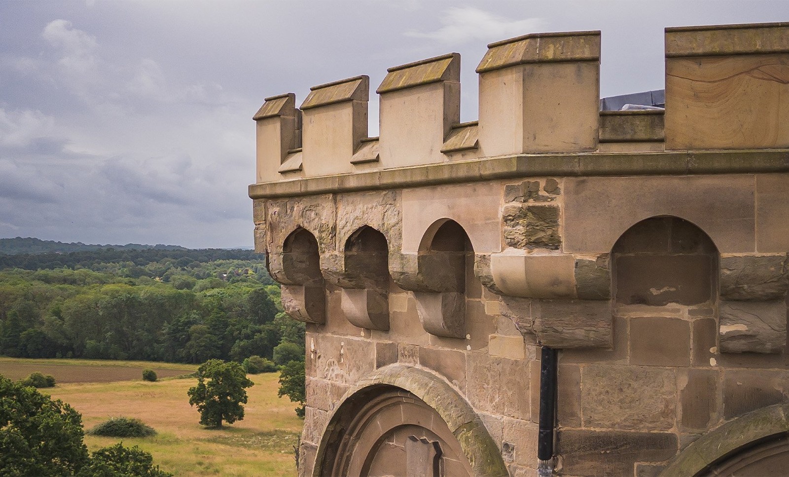 With majestic stonework and castle turrets set against the stunning Warwickshire countryside, Studley Castle feels truly cinematic.