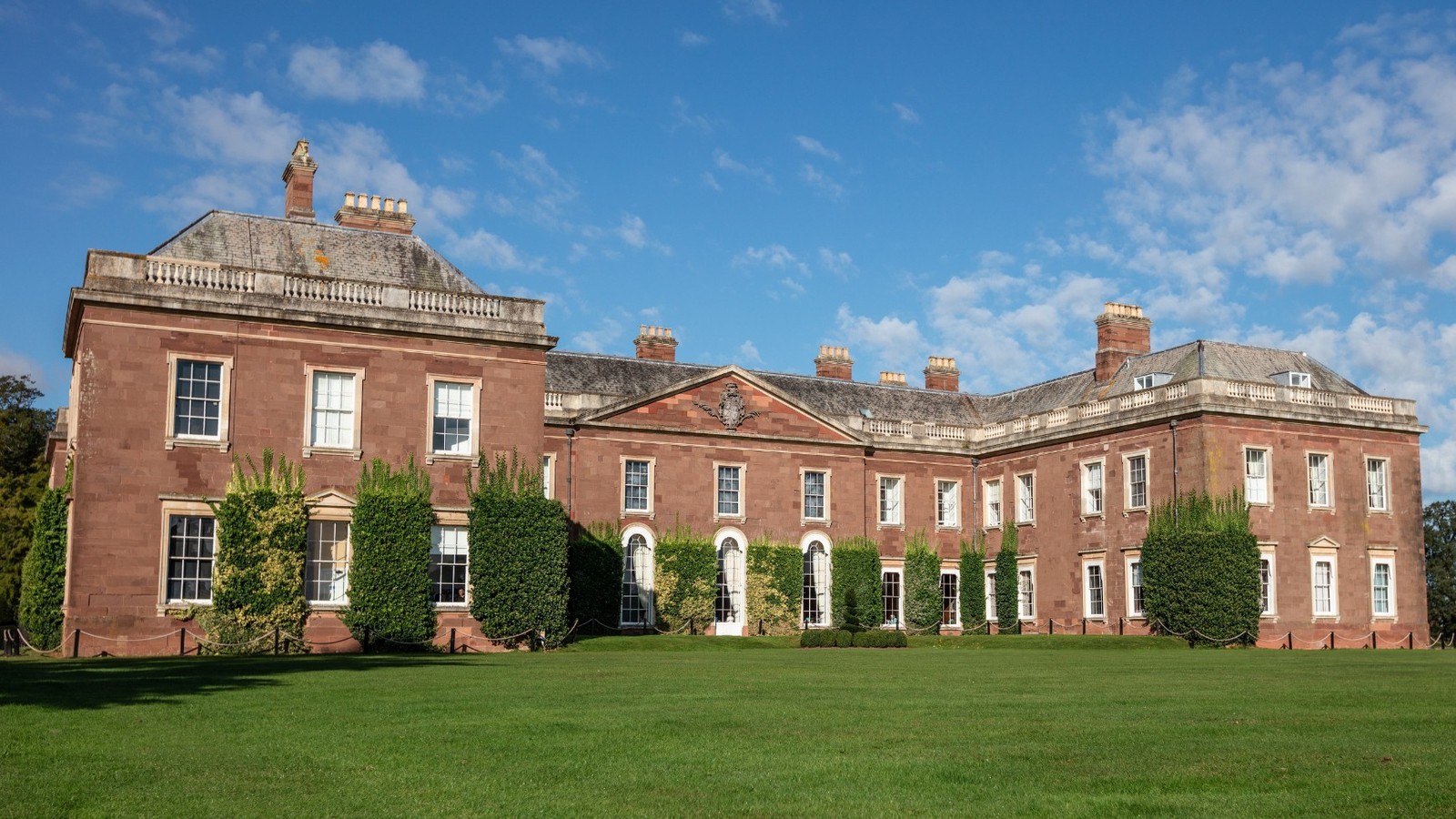 From the formal gardens to the Grade I listed mansion, explore the timeless grandeur of Holme Lacy House.