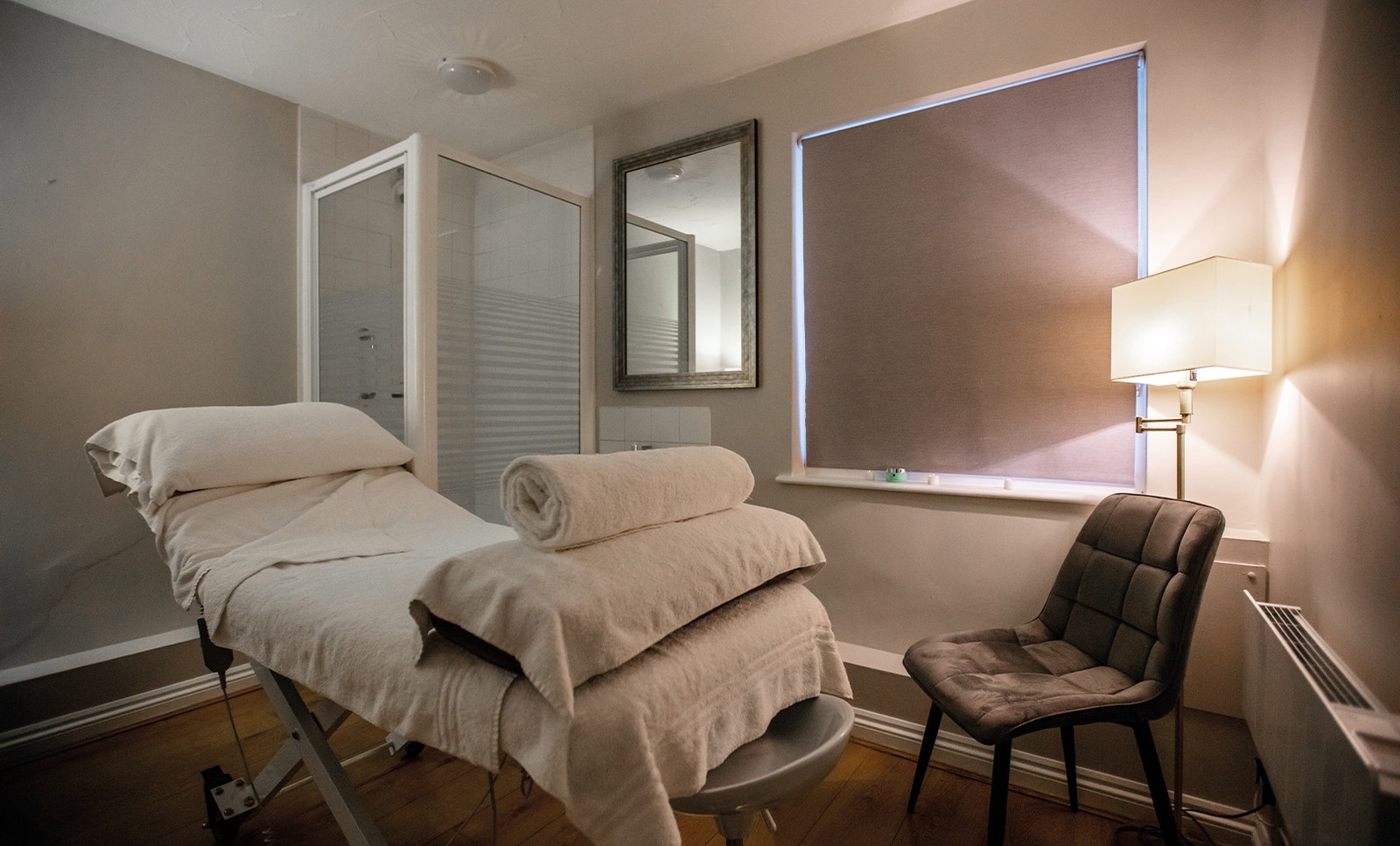 Modern elegance meets classic charm in these new changing rooms. The warm tones and thoughtful design invite relaxation.