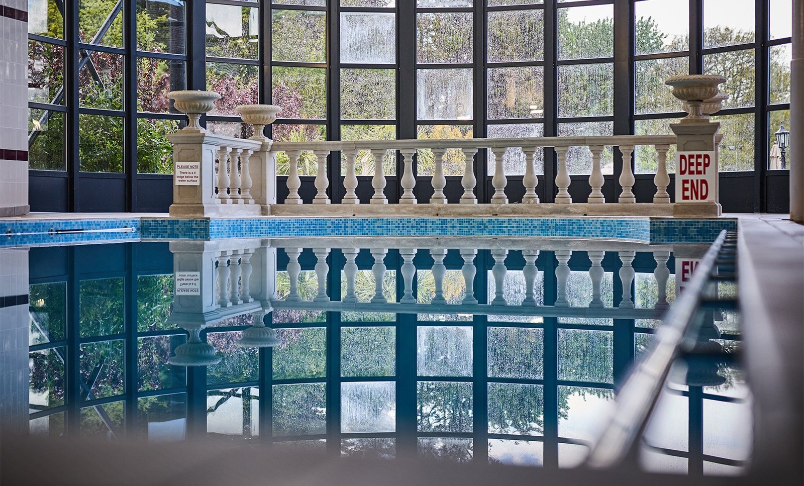 Take a dip in style at the stunning Sinah Warren. Enjoy a refreshing swim and beautiful views with this modern indoor pool.