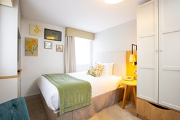 Double bed cosy bedroom at Heythrop Park