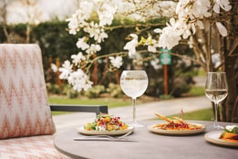 Outdoor terrace at the Runnymede on Thames