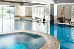 The bubble pool and pool at The Runnymede on Thames Hotel
