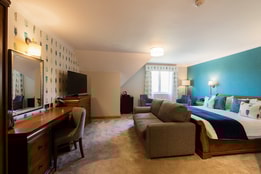 Royale Room in Sinah Warren