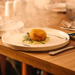 dinner at lock and quay