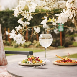 Outdoor terrace at the Runnymede on Thames