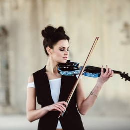women playing violin