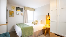 Double bed cosy bedroom at Heythrop Park