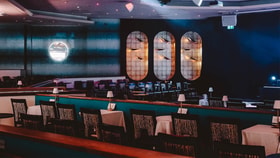 sinah warren late lounge
