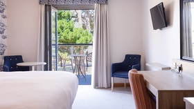 standard room at sinah warren