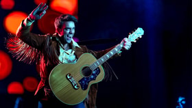 Hello Again – a tribute to Neil Diamond with guitar