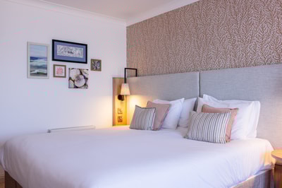 Signature room at Sinah Warren