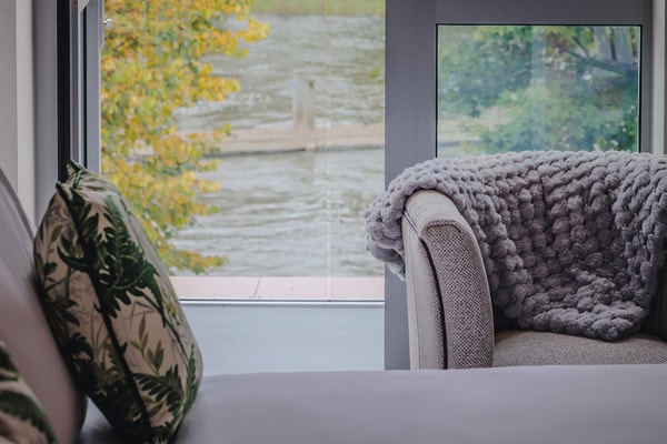 Select a Riverside View room and immerse yourself in the ultimate spa experience, with sweeping views of the River Thames to leave you feeling totally refreshed.