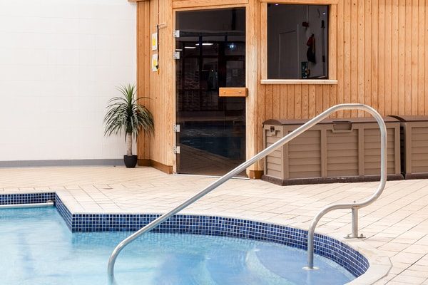 Start with a refreshing swim in the pool, then soothe your senses in the sauna - simply relax your way.