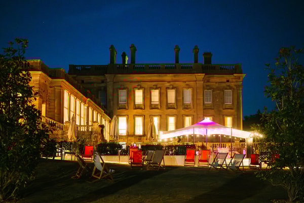 Where architecture and ambience combine to set the tone for a memorable night.