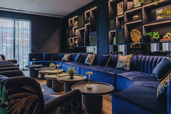 The Live Lounge bar is as glamorous as it is comfortable, with spaces designed to socialise and enjoy the company of friends and fellow guests.