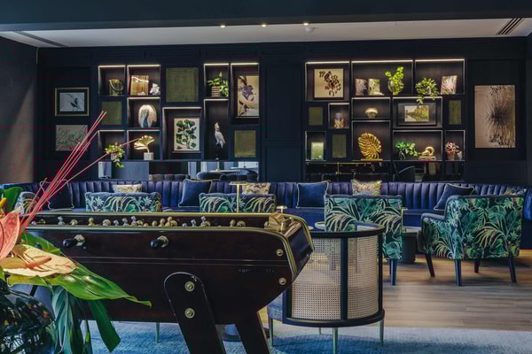 Comfortable and quietly glamorous, the Live Lounge is designed for sociable evenings. Settle in and enjoy the company of fellow guests.