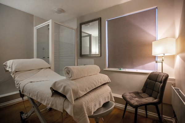 Modern elegance meets classic charm in these new changing rooms. The warm tones and thoughtful design invite relaxation.