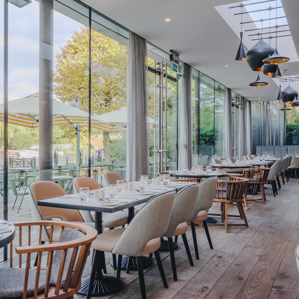 The Market Kitchen is well placed for dinner with a view. Large windows provide plenty of natural light as well as picturesque views of the Thames. And the food? A delightful buffet featuring deli delights, chef's specials that change daily and tasty British cuisine.