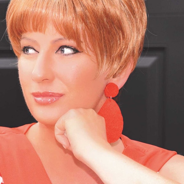 Nancy Ann Lee as Lulu – A dazzling tribute to the original UK Eurovision winner and pop icon behind “Boom Bang-a-Bang.”