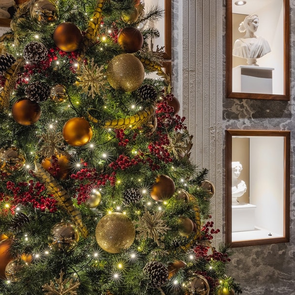 Admire beautifully dressed interiors where festive touches enhance the atmosphere without distracting from the experience.