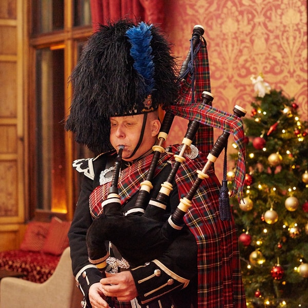 Enjoy traditional New Year celebrations and soak up the atmosphere as live performances bring the occasion to life.