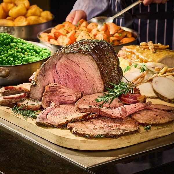 Enjoy the ease of dining that’s already taken care of, from relaxed breakfasts to freshly prepared dinners, all included as part of your stay.