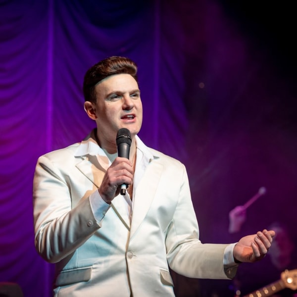 Stephen James stars in The Frankie Valli Story, delivering a thrilling tribute to the music and legacy of the Four Seasons frontman.