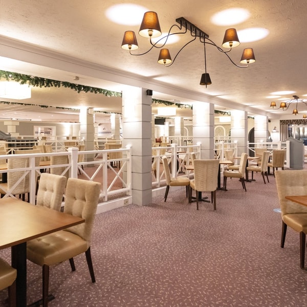 Savour tasty buffet breakfasts and dinners at the Rosewood Restaurant, where the Market Kitchen menu includes something for everyone.