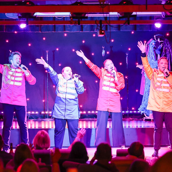 Every evening comes alive with entertainment. From vibrant shows by the Warner Theatre Company to live music and comedy, there’s always something to make your night unforgettable.