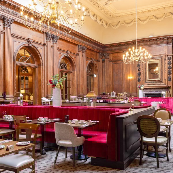 Brasserie32 is an elegant restaurant offering à la carte breakfast and dinner, where every meal feels like a special occasion.