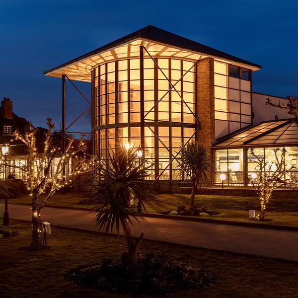 When the stars shine, so does Sinah Warren. By night, the atmosphere is just as relaxing, promising days filled with fun, relaxation, and exploration - whatever you may need.